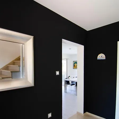 Apartament Green Garden - Three Bedroom With Private Pool *