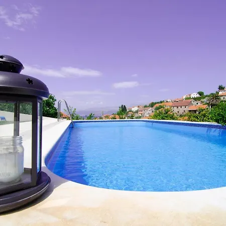 Apartament Green Garden - Three Bedroom With Private Pool Splitska