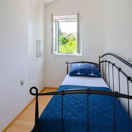 Green Garden - Three Bedroom With Private Pool