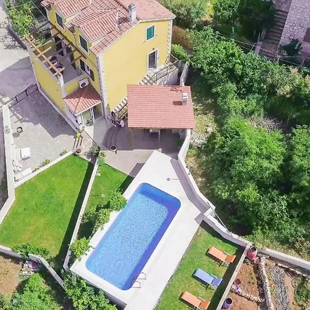 Apartament Green Garden - Three Bedroom With Private Pool