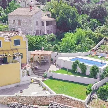 Apartament Green Garden - Three Bedroom With Private Pool *