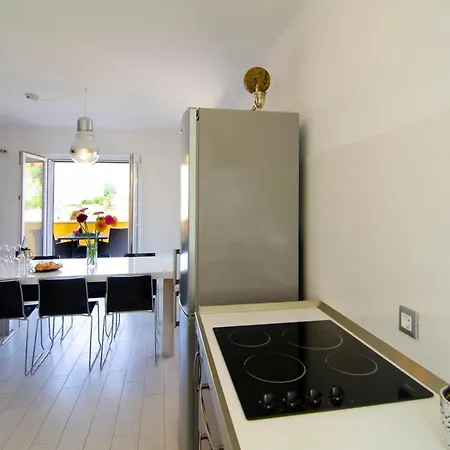 Green Garden - Three Bedroom With Private Pool *
