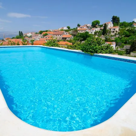 Green Garden - Three Bedroom With Private Pool * Splitska