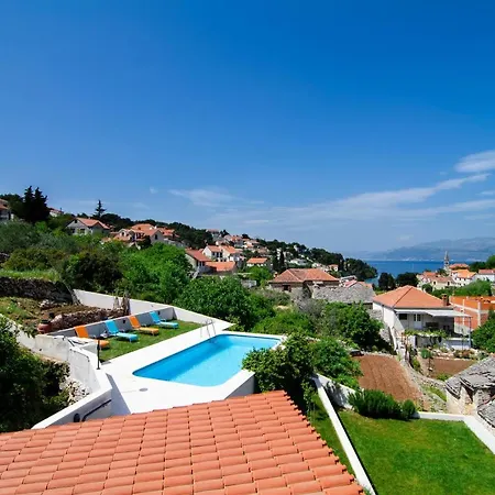 Green Garden - Three Bedroom With Private Pool Splitska