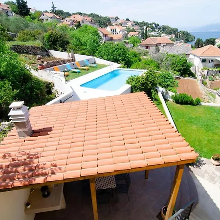 Green Garden - Three Bedroom With Private Pool Apartament *