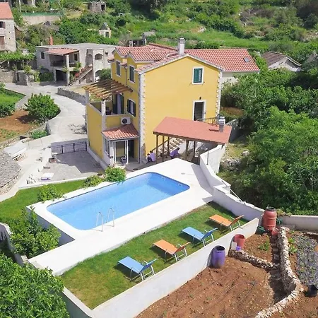 Green Garden - Three Bedroom With Private Pool *