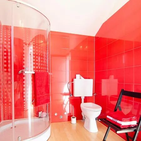Green Garden - Three Bedroom With Private Pool Apartament Splitska