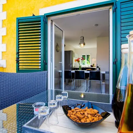 Green Garden - Three Bedroom With Private Pool