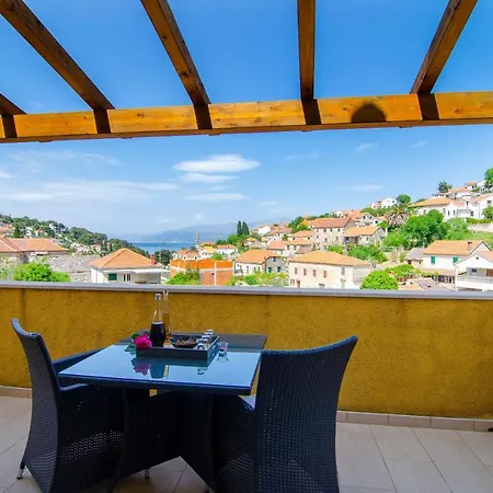 Apartament Green Garden - Three Bedroom With Private Pool Splitska