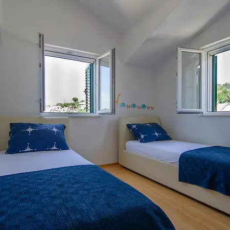Apartament Green Garden - Three Bedroom With Private Pool